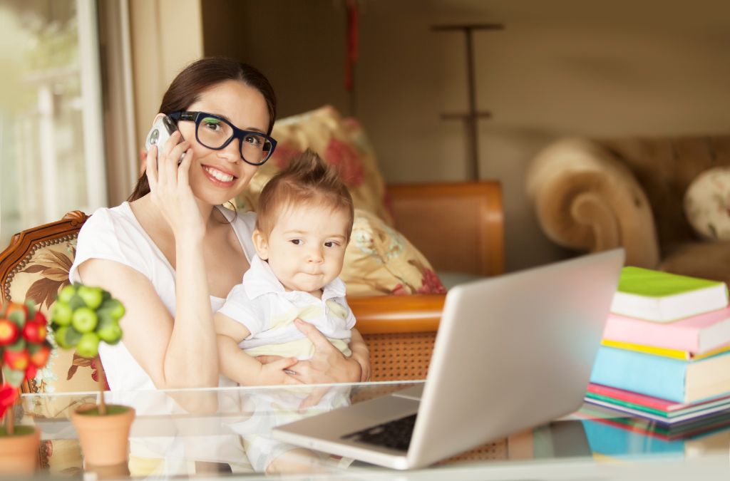 Concilier maternité et travail maman et bébé